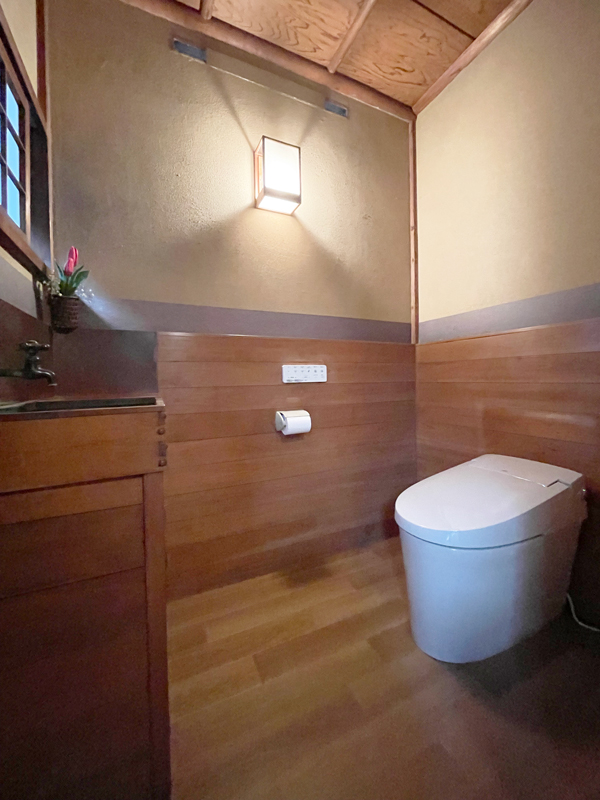 落ち着きある和風のトイレー最新タンクレストイレにお取替え 落ち着きある和風のトイレー最新タンクレストイレにお取替え